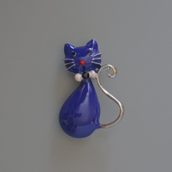 Broche colgante Gatito, esmalte azul con strass, metal plateado 25×39 mm