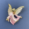 Broche Ángel con cristales blancos y rosados, metal dorado, 31×43 mm