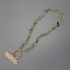 Llavero para teléfono con prehnita – trocitos 4-10×2-4 mm ±, anillo de 24 mm de diámetro, para orejas, longitud 40 cm (a lo largo de las cuentas, 37 cm)