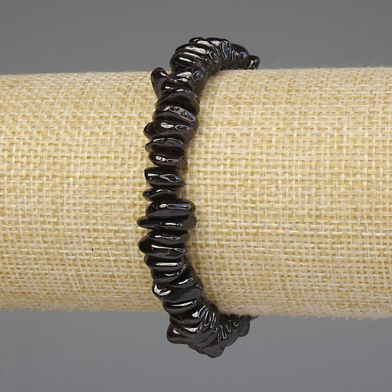 Pulsera de granate en gránulos con base elástica