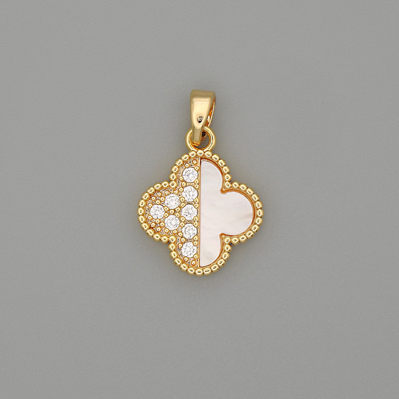 Colgante de trébol perlado con nácar y strass