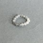 Anillo de labradorita facetada en bola, diámetro 4 mm ±, con base elástica