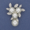 Broche-pendiente con perlas blancas y strass, metal plateado 44×36 mm+