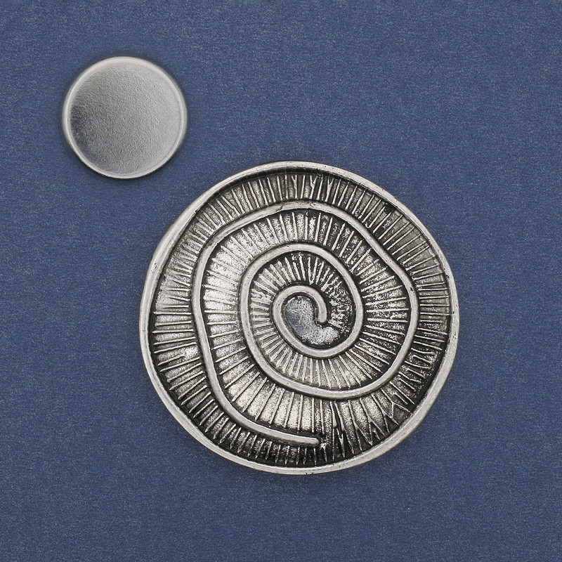 Broche magnético Acento de metal plateado de 41 mm