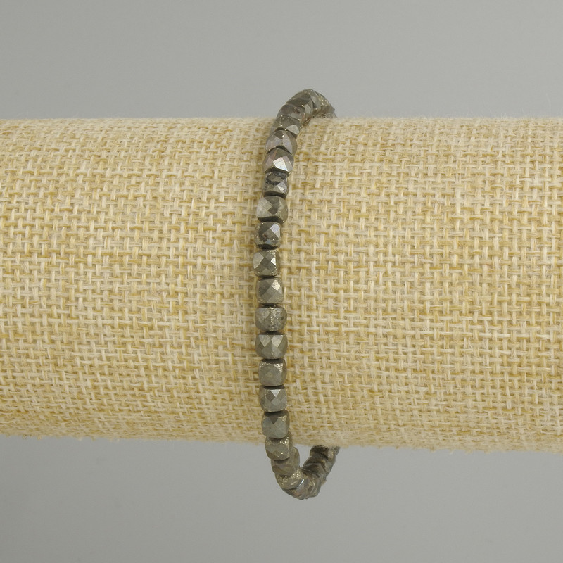 Pulsera de pirita facetada, cubo 4 mm, longitud 18 cm (elástica)