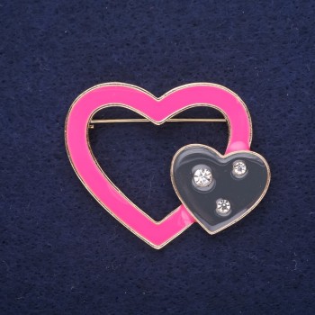 Broche Corazones esmaltados en negro y rosa, 45×37 mm, base de metal amarillo