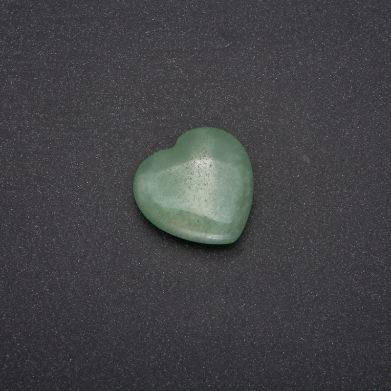 Piedra de nefrita en forma de corazón 30x30x10(±)mm