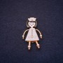 Broche Enfermera, esmalte blanco y metal dorado, 42×26 mm
