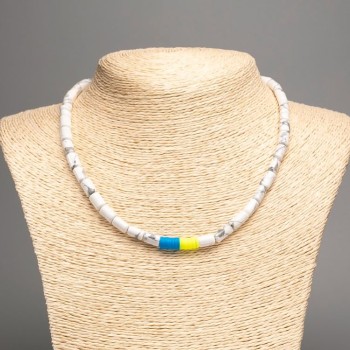 Collar 'Ucrania' con caolín natural y arcilla polimérica, cuentas cilíndricas de diámetro 10×6 mm, longitud 46 cm ± (elástico)